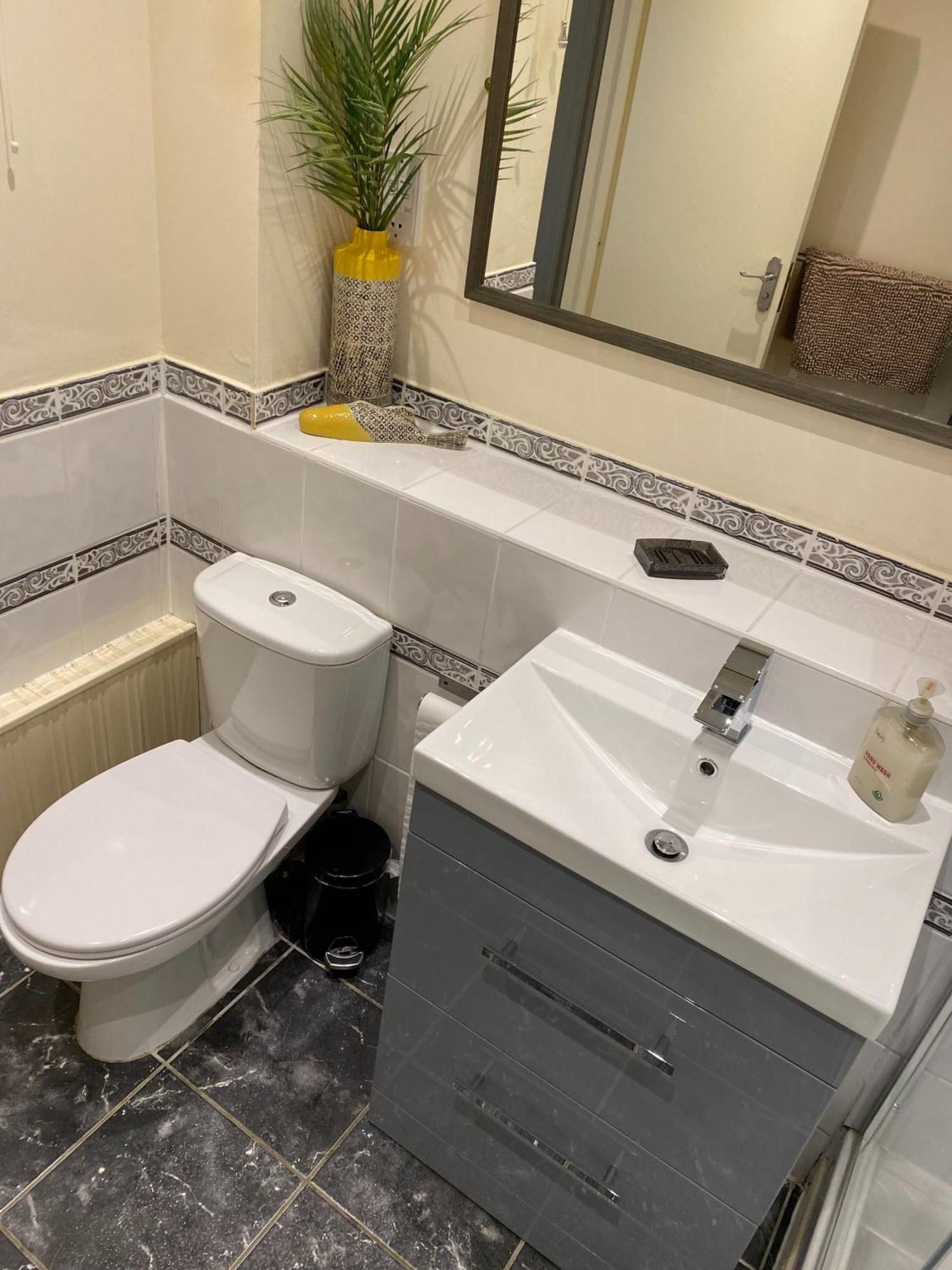 River Courtyard Apartment In The Heart Of Stneots 성니오츠 외부 사진
