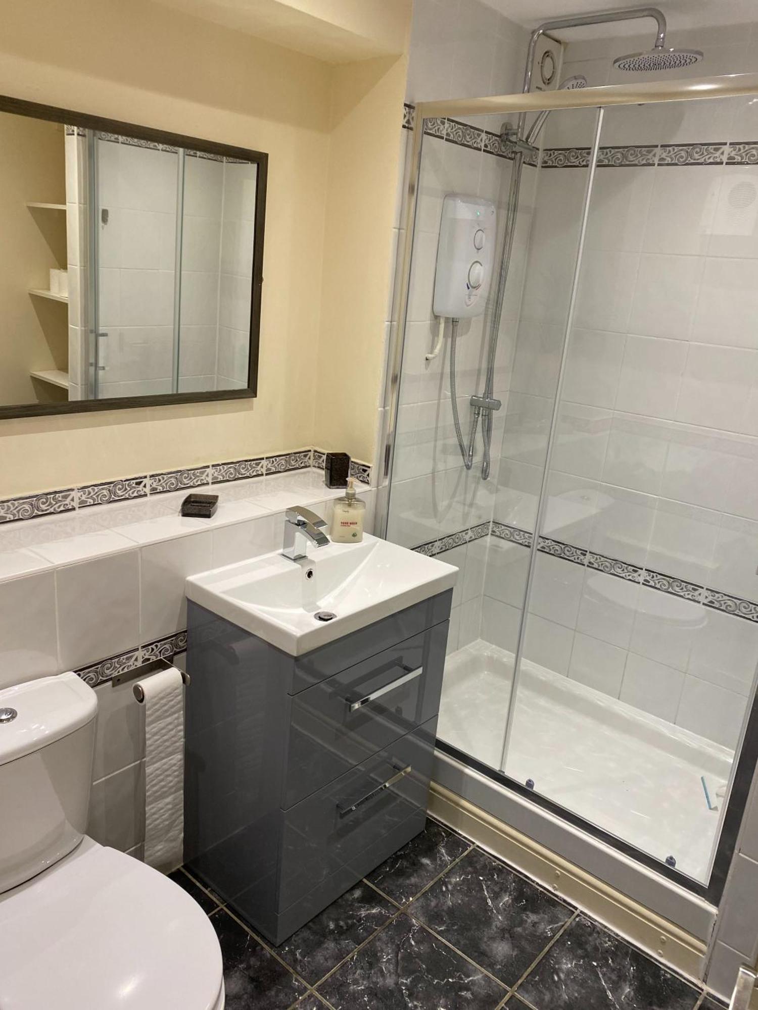 River Courtyard Apartment In The Heart Of Stneots 성니오츠 외부 사진
