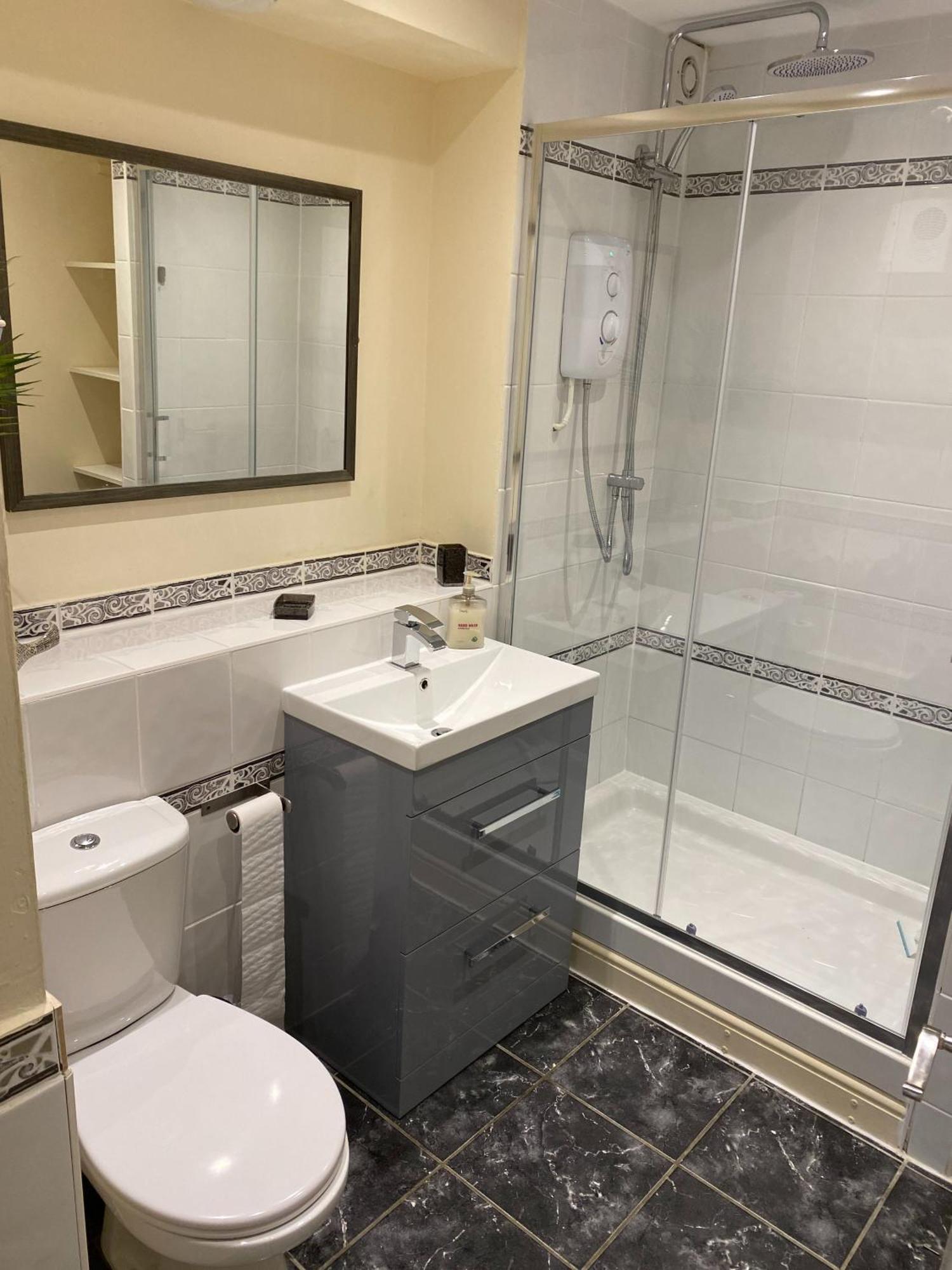 River Courtyard Apartment In The Heart Of Stneots 성니오츠 외부 사진
