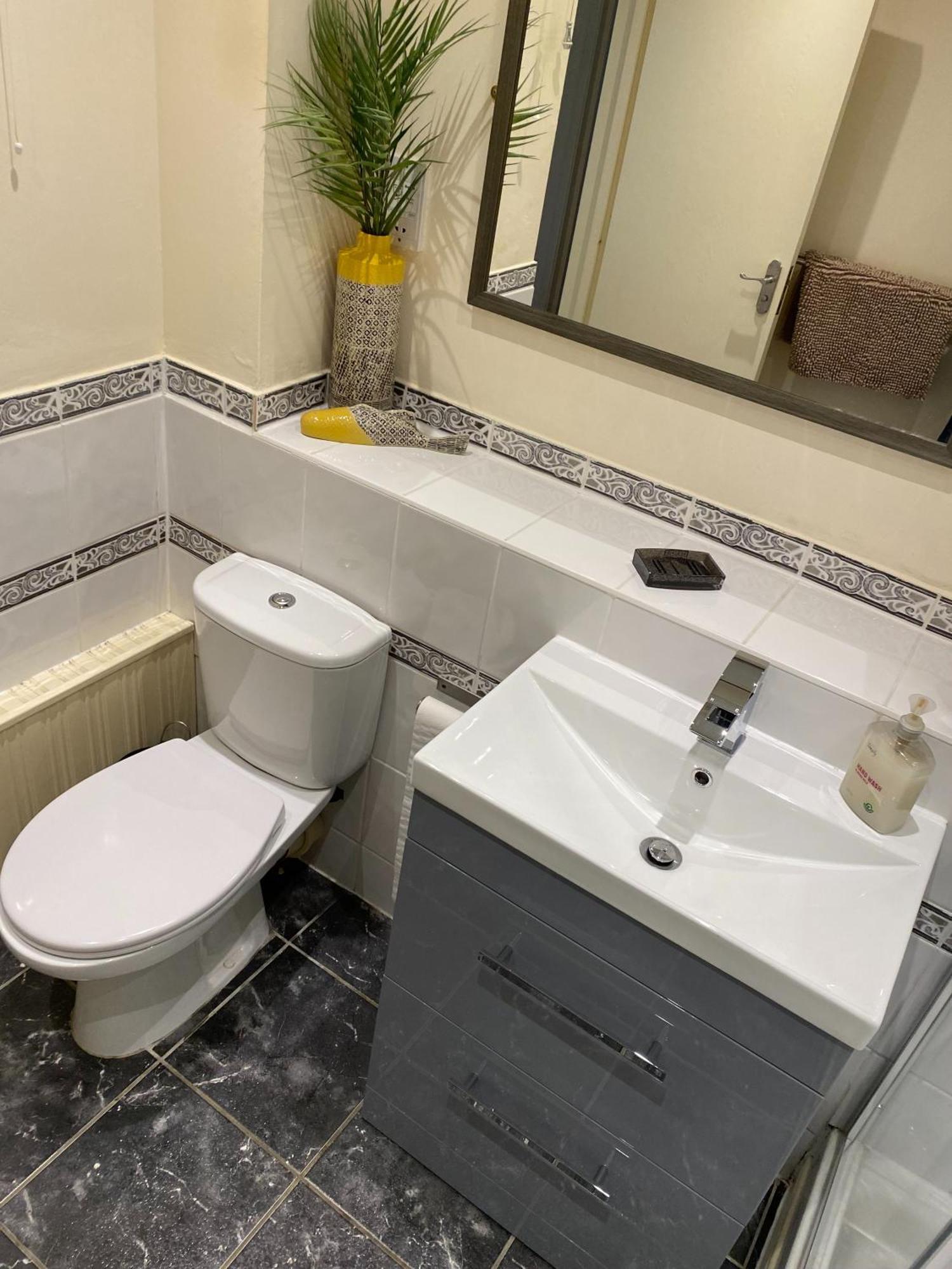 River Courtyard Apartment In The Heart Of Stneots 성니오츠 외부 사진