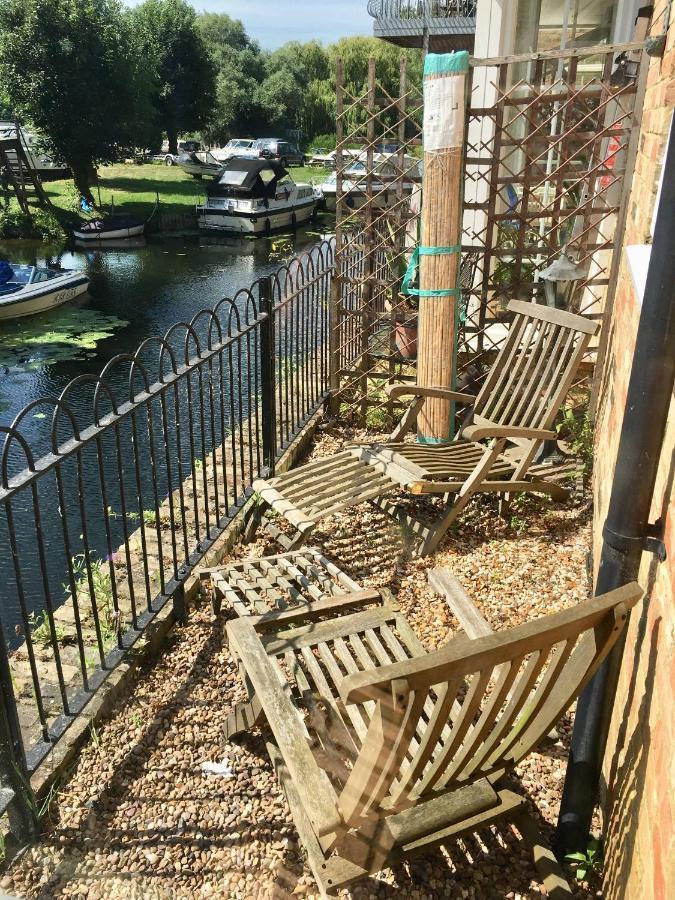 River Courtyard Apartment In The Heart Of Stneots 성니오츠 외부 사진