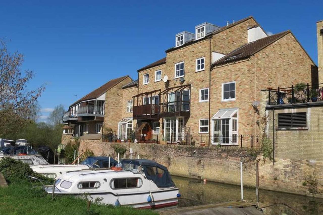 River Courtyard Apartment In The Heart Of Stneots 성니오츠 외부 사진