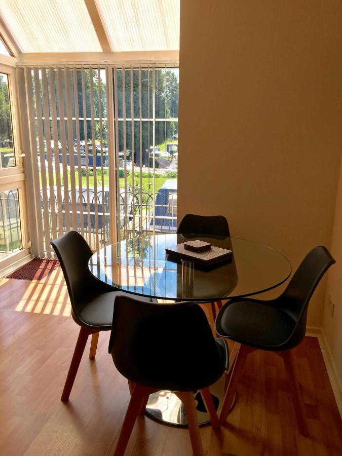 River Courtyard Apartment In The Heart Of Stneots 성니오츠 외부 사진